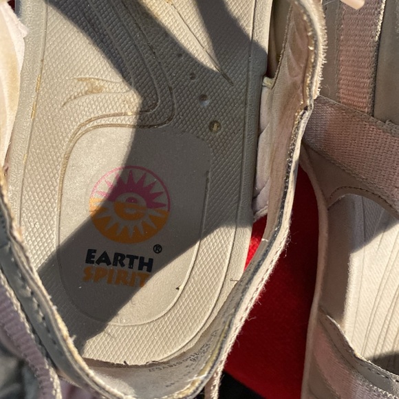 EUC sandal-9 - Picture 4 of 4